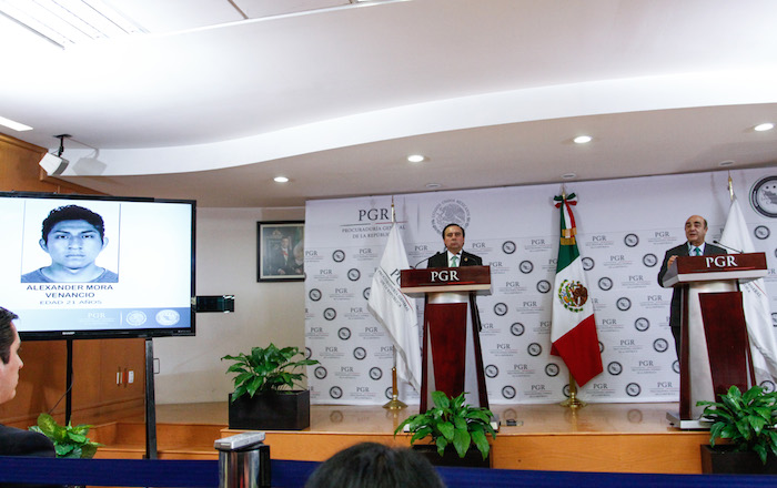 El De Enero De En Conferencia De Prensa Conjunta Jesús Murillo Karam Entonces Procurador General Y El También Entonces Director De La Agencia De Investigación Criminal Tomás Zerón Encabezaron Una Conferencia En La Que Informaron Que Los Restos Del Normalistas Alexander Mora Venancio Habían Sido Identificados Foto Cuartoscuro