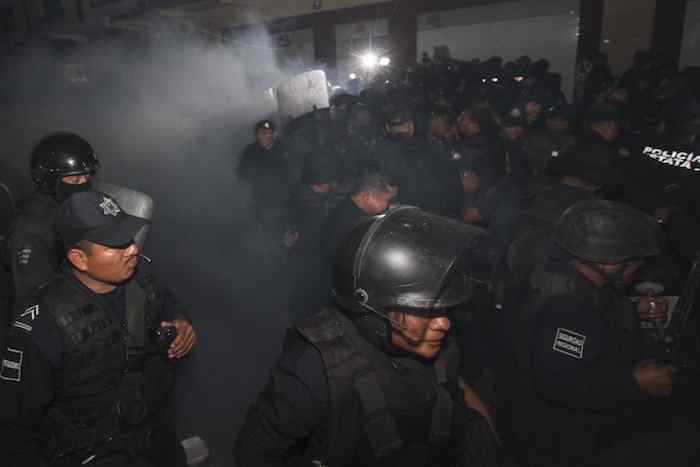 Hasta El Momento Se Registran Dos Policías Heridos En El Enfrentamiento Foto Cuartoscuro