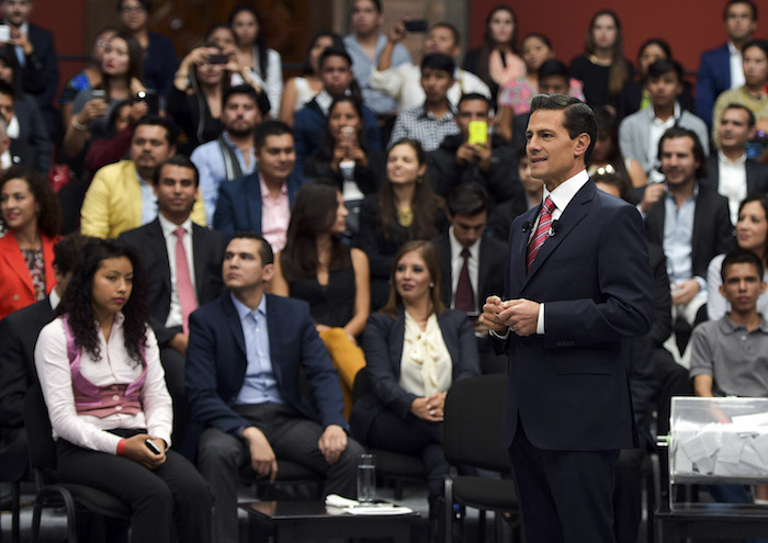 El Presidente y su gobierno quieren que pongamos atención en lo positivo, pero con mucha frecuencia logran exactamente lo contrario. Foto: Cuartoscuro