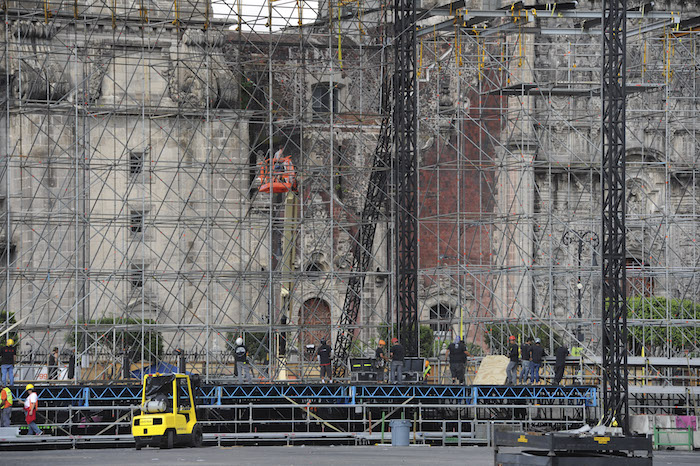 Esta Mañana Comenzó La Instalación Del Escenario Foto Cuartoscuro Antonio Cruz