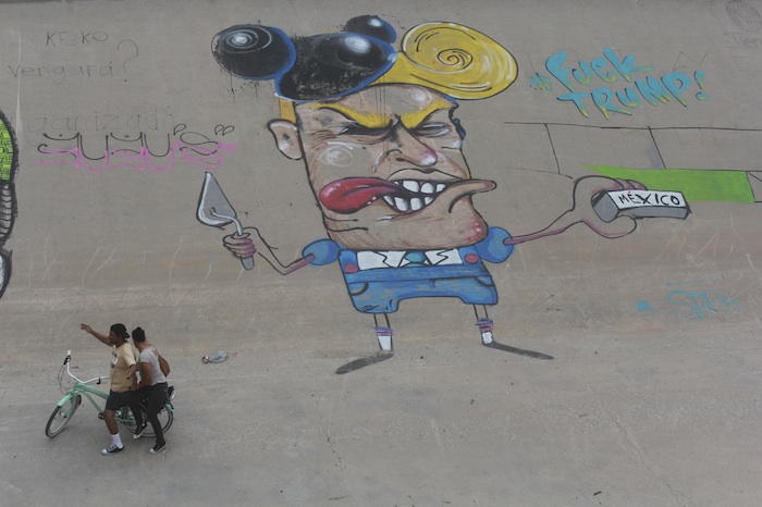 La figura de Donald Trump "constructor del muro" pintada en Ciudad Juárez, Chihuahua. Foto: Cuartoscuro. 