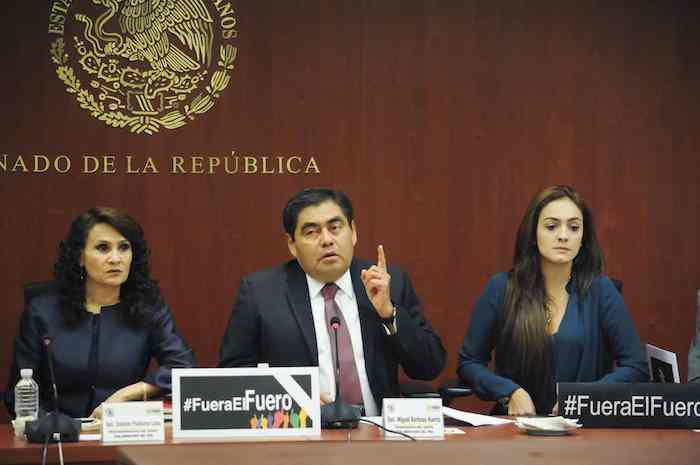 Los senadores ofrecieorn una conferencia de presna para ecplicar su postura. Foto: Cuartoscuro.