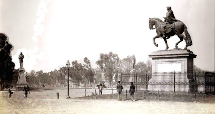 Los Indios Verdes En Su Ubicación Original Al Inicio Del Paseo De La Reforma En Foto Especial