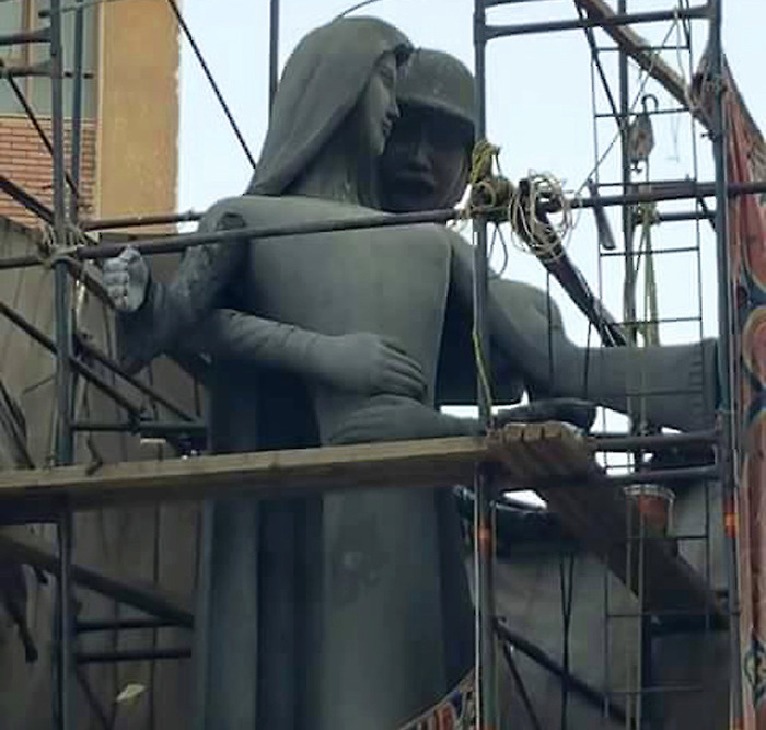 La Escultura Titulada madre Del Mártir En Una Plaza Pública En Sohag Egipto