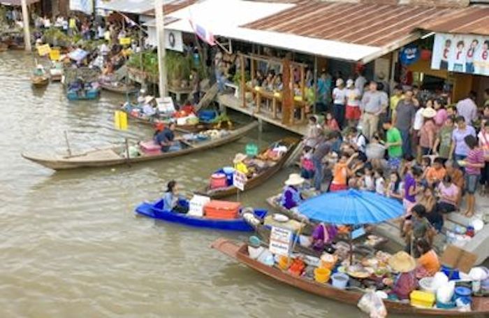 Tiendas flotantes en Amphawa. Foto: Turismo de Tailandia