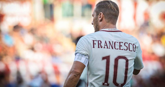 Totti Utilizó Una Playera Con El Nombre De Francesco En Honor Al Papa Francisco Foto Facebook As Roma