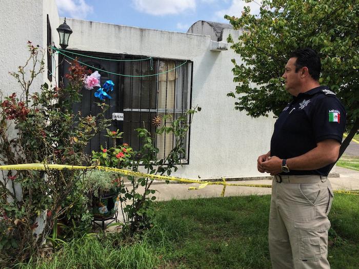 El comisario de la policía municipal de Tlajomulco, César Navarro, recuerda cómo encontró los tres cadáveres. Foto: ICE News