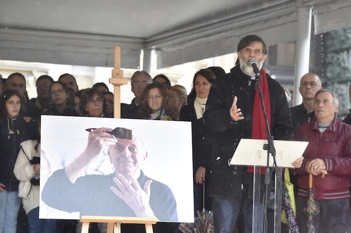 El Hijo De Dario Fo Da Un Discurso Ante Miles De Personas Foto Efeflavio Lo Scalzo