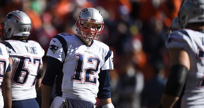 El Mariscal De Campo Tom Brady Completó De Pases Para Yardas Y Lanzó Para Cuatro Anotaciones Guiando a Los Visitantes Patriots De Nueva Inglaterra a Una Victoria Por Sobre Los Bills De Buffalo Foto Efe