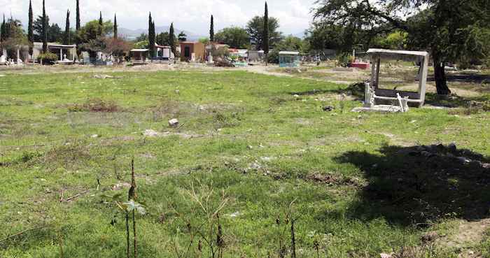 Sin Señalamientos Con Números De Carpeta De Investigación Rotulados En La Barda Cercana Y Con Bolsas De Basura Que Contienen Cadáveres Saliendo De La Tierra Foto Cuartoscuro