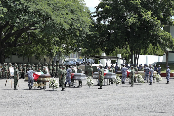 En las instalaciones de la Novena Zona Militar, se llevo acabo el homenaje a los militares asesinados durante una emboiscada el día de ayer en la ciudad de Culiacán, el evento fue encabezado por el titular de la la Secretaria de Defensa Nacional, Salvador Cienfuegos Zepeda y el gobernador del estado Mario López Valdéz. FOTO: GOBIERNO DEL ESTADO /CUARTOSCURO.COM