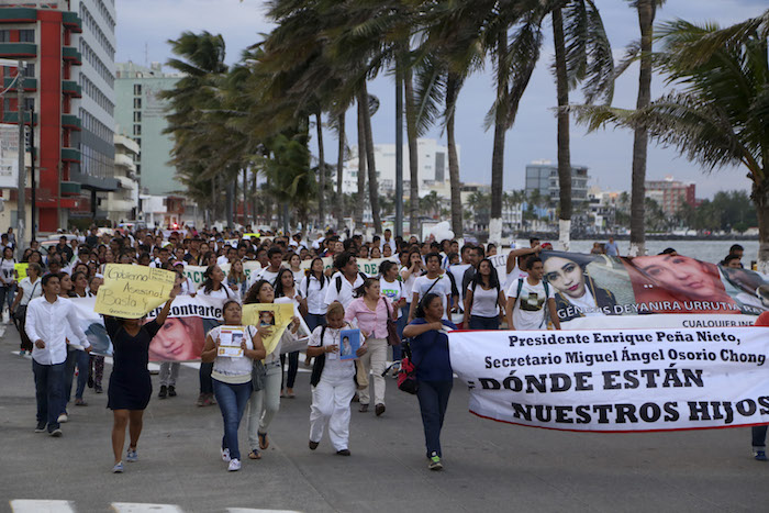 Estudiantes se movilizaron ayer para exigir el cese de violencia y justicia para sus compañeros asesinado en Veracruz. Foto: Cuartoscuro 