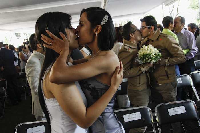 La pareja se amparó para poder registrar a la hija de una de ella con el apellido de ambas. Foto: Cuartoscuro.