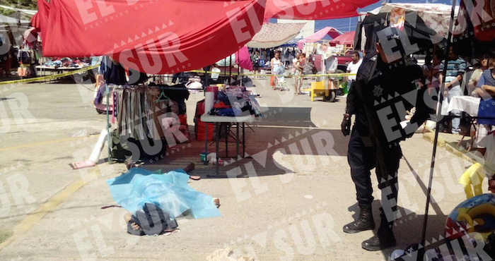 Un Hombre Asesinado En Un Tianguis De Acapulco Foto Foto Carlos Alberto Carbajal El Sur