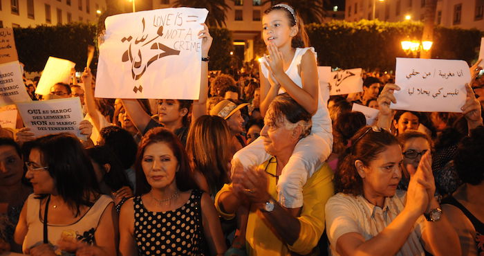 Ciudadanos Marroquíes Sosteniendo Una Pancarta En Una Protesta Contra La Homosexualidad Foto Efe Abdelhak Senna