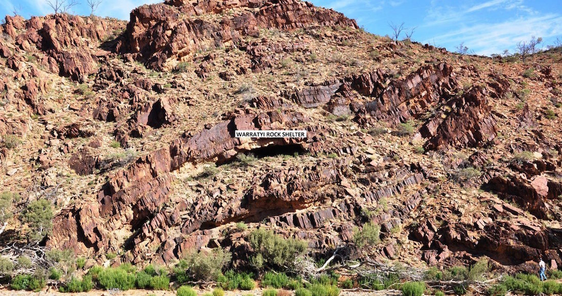 El Refugio Rocoso De Warratyi En Una Garganta De La Zona Conocida Como Flinders Ranges En La Que Ha Sido Descubierto El Asentamiento Aborigen Más Antiguo Del Desierto Del Centro De Australia El Hallazgo Situado a Unos Kilómetros Al Norte De Adelaide Adelanta La Historia Unos Años Hacia Hace Unos Años Según Un Estudio Publicado En La Revista Nature Esta Semana Los Arqueólogos Han Descubierto Allí Unos Artefactos Y Fragmentos De Huesos Que Corresponden a Un Reptil Y Mamíferos Efegiles Hamm Handout Solo Uso Editorial No Ventas Prohibido Uso En Australia Y Nueva Zelanda