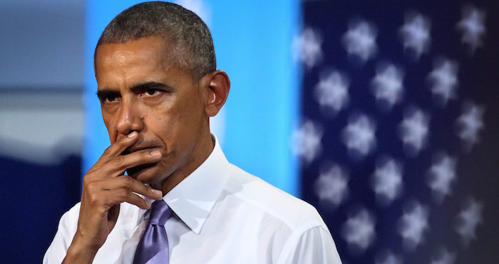 El presidente estadounidense, Barack Obama, habla en un evento de campaÒa de la candidata presidencial demÛcrata Hillary Clinton hoy, 20 de octubre de 2016, en Miami Gardens, Florida. EFE/CRISTOBAL HERRERA