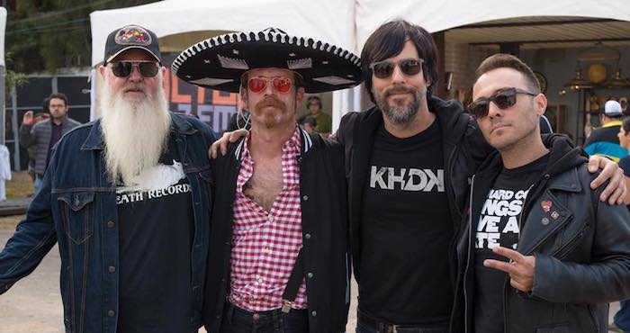 Eagles of Death Metal Subio Esta Fotoógrafía a Sus Redes Sociales Con La Leyenda antes Del Show En El Corona Cápital De La Ciudad De México Foto Página De Facebook De Eagles of Death Metal