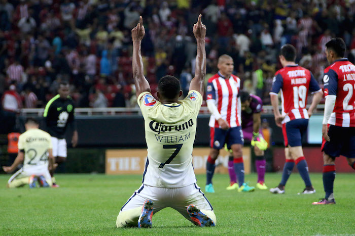 ZAPOPAN, JALISCO. 27NOVIEMBRE2016.- Jugadores del América celebran la victoria en el clásico nacional, en partido correspondiente a los cuartos de final del Torneo Apertura 2016 de la Liga MX en donde se enfrentan, las Chivas de Guadalajara frente a las Águilas del América, en encuentro que se lleva a cabo en el Estadio Chivas.El marcador al final del encuentro fue de 1-0, marcador global 2-1 a favor del américa, lo que le da el pase a la semifinal del torneo Foto: Cuartoscuro.