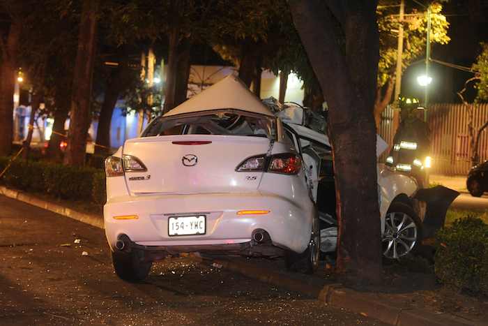 El De Pctubre Un Hombre Perdió La Vida Al Impactar El Auto Mazda En El Que Viajaba Como Copiloto Contra Un árbol En Avenida Miguel Ángel De Quevedo Foto Cuartoscuro