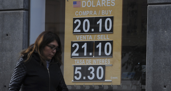 Venta Por Unidad De Dólar Americano En $ Pesos Foto Cuartoscuro