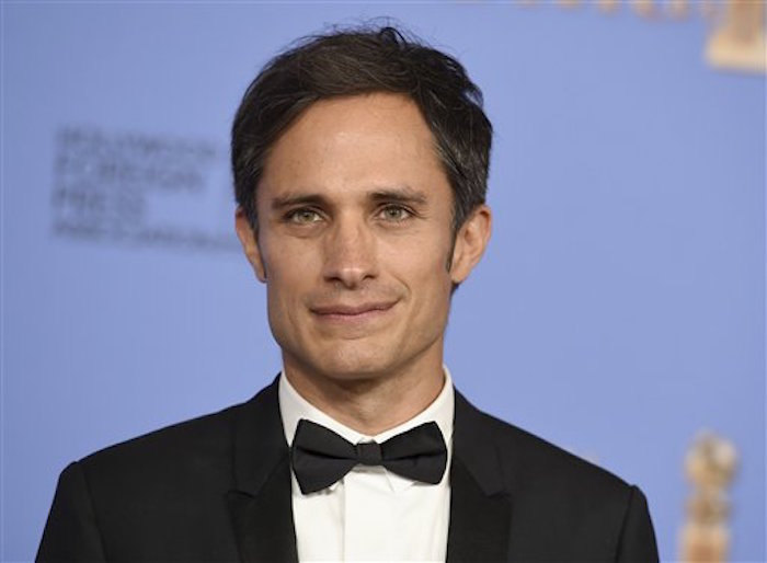 En Esta Foto Del De Enero Del Gael GarcÌa Bernal Posa Tras Ganar El Globo De Oro Al Mejor Actor En Una Serie Musical O De Comedia Por mozart in the Jungle En Beverly Hills California GarcÌa Bernal Coprotagoniza La Apuesta Chilena Al Oscar neruda Dirigida Por Pablo LarraÌn Que Se Estrena En Estados Unidos El De Diciembre foto Por Jordan Straussinvisionap Archivo