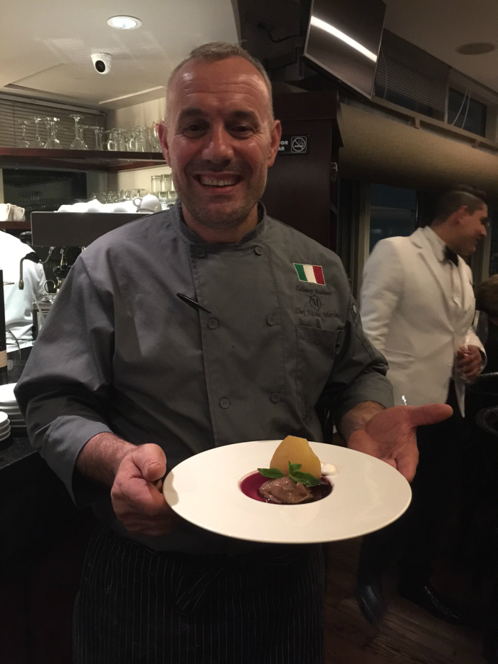 Nicola Mersini Con Uno De Sus Platos En La Semana Gastronómica De Italia Foto Cortesía