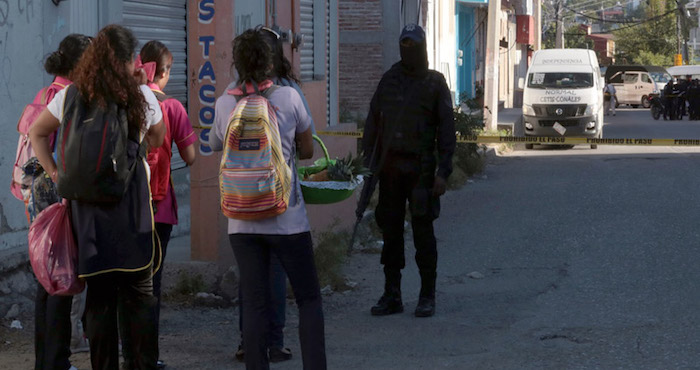 Las autoridades hallaron tres cargadores para AK-47 conocido como cuerno de chivo y uno para AR-15. Foto: ElSur