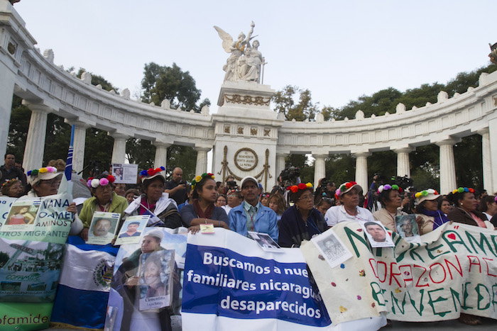 Madres de migrantes centroamericanos desaparecidos en México se manifestaron ayer en la capital del país. Foto: Cuartoscuro 