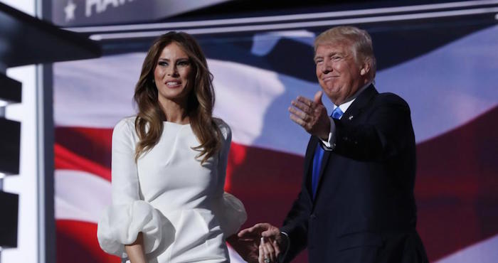 "Realmente no importa lo que escriban los medios de comunicación, siempre y cuando tengas una pieza [mujer] joven y de culo hermoso a un lado”: Trump. Foto: AP