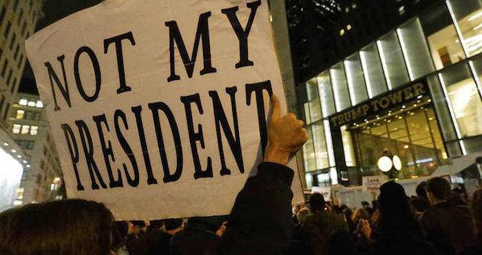 Algunas Manifestantes Portaban Pancartas Alusivas a Las Acusaciones De Abusos Sexuales Lanzadas Durante La Campaña Electoral Por Varias Mujeres Contra Trump Foto Archivo Efe