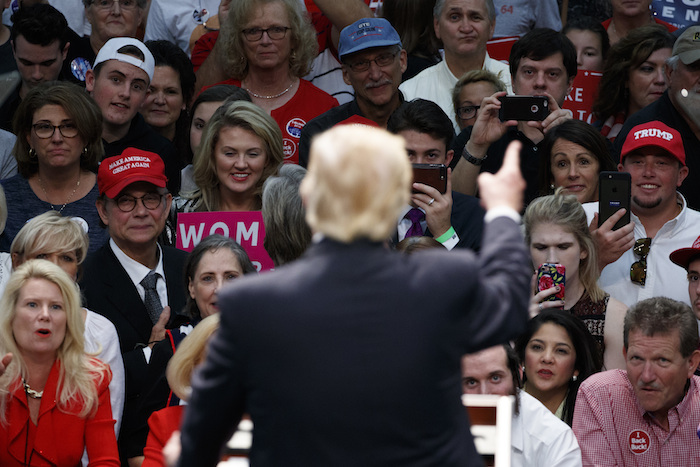 Durante su campaña, Donald Trump ha hecho declaraciones en contra de los mexicanos, las mujeres, y otros grupos. Foto: AP