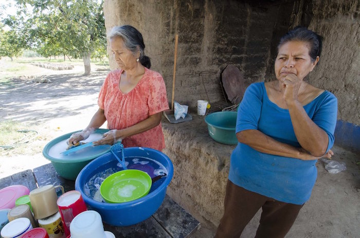 Los Sampetrinos Son Gente De Buen Corazón Y Han Acogido a Ramón Sin Reticencias Doña Consuelo Y Doña Hortensia Son Solo Una Muestra Foto Vanguardia