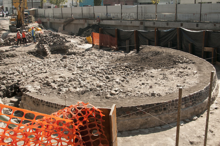 Ciudad De MÉxico noviembre Autoridades Del Inah Dieron a Conocer Que Se Realizó Un Descubrimiento En Un Predio Ubicado En Tlatelolco Durante Las Excavaciones Que Realizaba Una Empresa Privada Para Construir Un Centro Comercial Se Trata De Una Estructura Circular Con Metros De Diámetro Y Metros De Altura Debido a Su Forma Y a Los Ofrendas Halladas in Situ Está Vinculada a La Deidad Del Viento Ehécatl Quetzalcóatl Figura Importante Del Panteón Mexica El Basamento Prehispánico Estará Listo Y Podrá Ser Visitado a Partir Del Año Foto Paulina Negrete cuartoscurocom