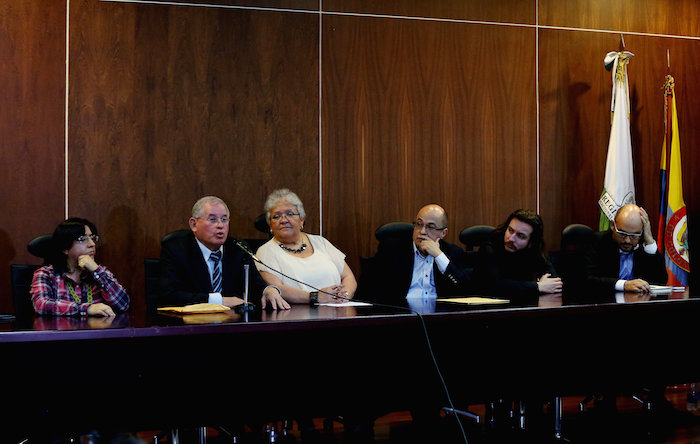 Conferencia de prensa de los voceros. Foto: EFE.