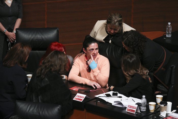 Ana Gabriela Guevara, senadora por el Partido del Trabajo, quien fuera atacada por tres individuos después de un accidente de tránsito, regreso este medio día a la sesión extraordinaria en el Senado de la República. Foto: Cuartoscuro.