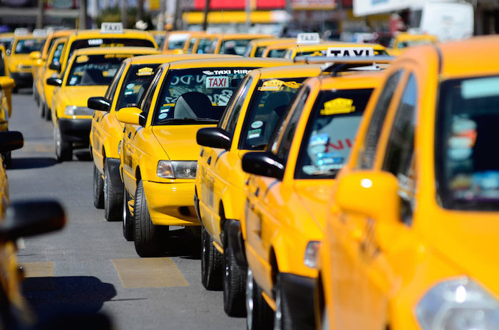 Los líderes sindicales sostuvieron que con el encarecimiento del energético, se desencadenará una cascada de incrementos en los precios de los insumos del transporte, como son los automóviles, refacciones, entre otros. Foto: Vanguardia