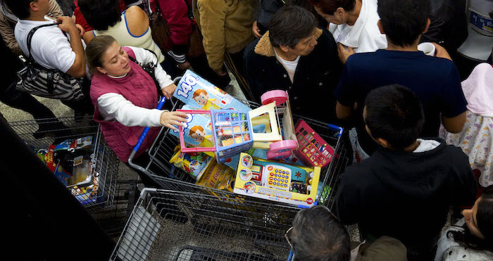 Cientos De Personas Compran Productos Y Mercancias En Su Mayoria Electrodomesticos Foto Cuartoscuro