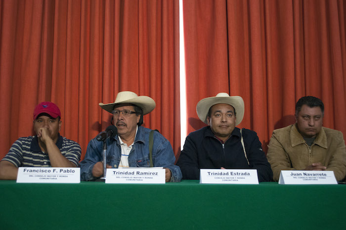 Miembros del Consejo Mayor y ronda comunitaria del municipio de Cherán, Michoacán, en una conferencia de prensa en la Ciudad de México en 2014. Foto: Cuartoscuro 