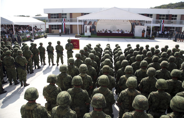 Jojutla Morelos noviembre El Secretario De Defensa Nacional Salvador Cienfuegos Cepeda En Compañía Del Secretario De Educación Aurelio Nuño Mayer Y El Gobernador De Morelos Graco Ramírez Abreu Inauguraron El Jardín De Niños celia Muñoz Escobar Y La Escuela Primaria Genovevo De La O Ubicados En El Campo Militar c Sede Del Batallón De Infantería Del Ejercito Mexicano Foto Margarito PÉrez Retana cuartoscurocom