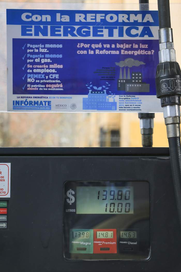 A partir de mañana aumentará el costo de la gasolina en el centro del país, que será de 15.99 pesos para la gasolina Magna 17.79 para la Premium y 17.05 para el diésel. Foto: Saúl López, Cuartoscuro.