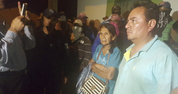 El momento de la liberación de la madre de "El Tequilero". Foto: Cuartoscuro