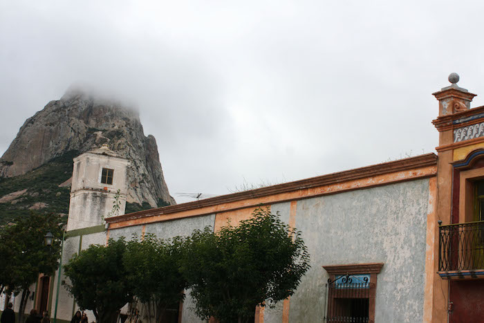 a Las Faldas De La Peña Se Encuentra El Cementerio De La Localidad Foto Cuartoscuro