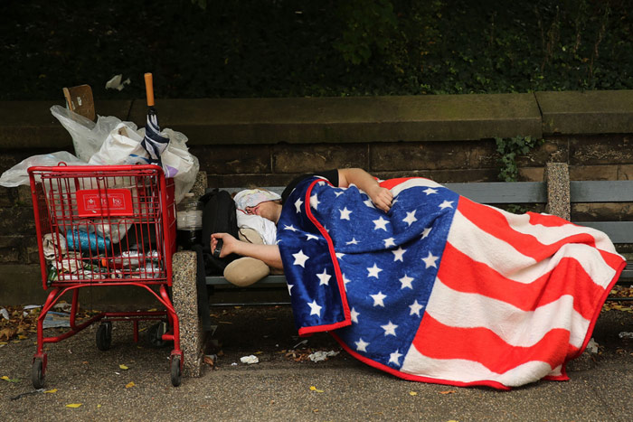 Un sin-casa en una calle de Estados Unidos. Foto: Wikipedia