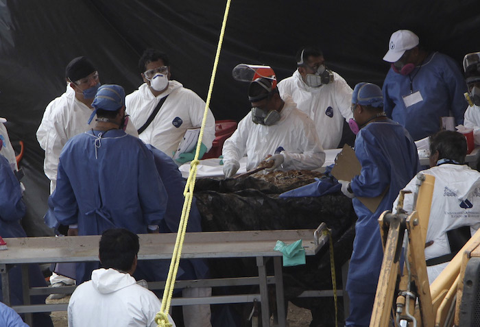 Tetelcingo Médicos Forenses Realizan Trabajos De Recopilación De Adn De Los Cuerpos Encontrados En Fosas Clandestinas En Tetelcingo Foto Cuartoscuro