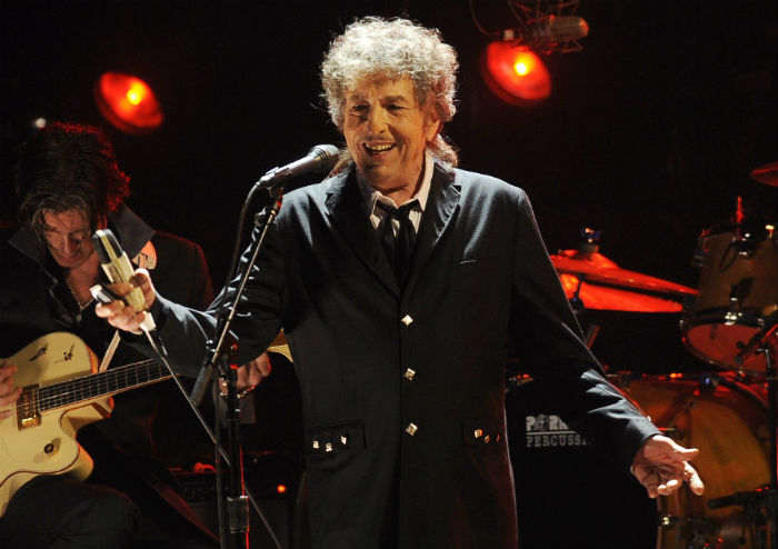 Bob Dylan Ganándose El Nobel De Literatura Foto Ap