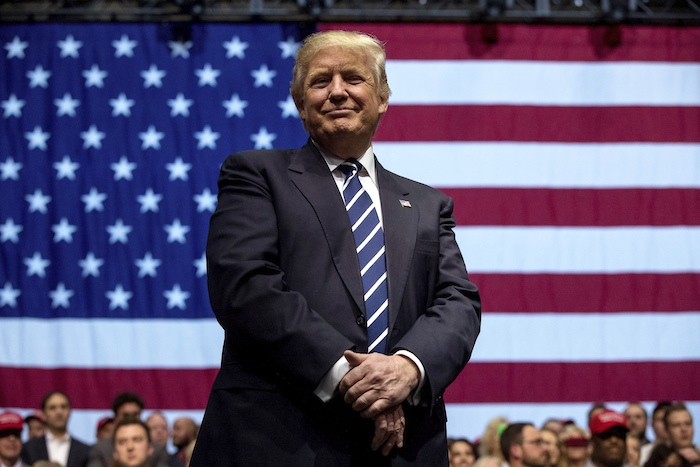 President-elect Hoy, también por Twitter, Trump confirmó que "el gran hombre de negocios de México" le llamó para reunirse. Foto: AP