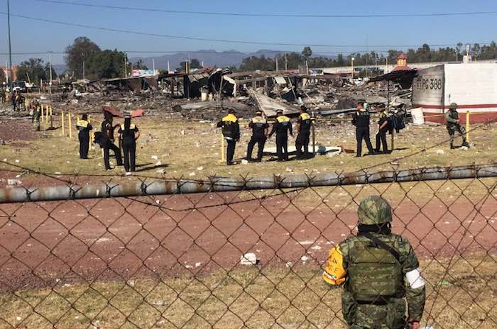 En la zona del mercado en Tultepec en donde se incendió el mercado sólo quedaron escombros. Foto: Crisanto Rodriguez, SinEmbargo.