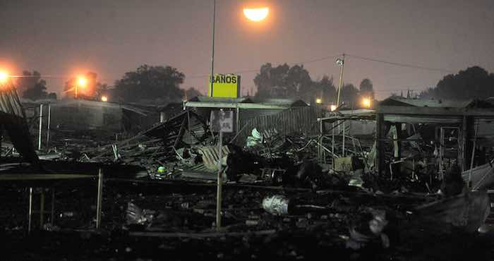 Tras El Incendio Registrado En El Mercado De Cuetes De San Pablito En El Estado De México Los Escombros Fueron Lo único En Pie Foto Luis Carbayo Cuartoscuro