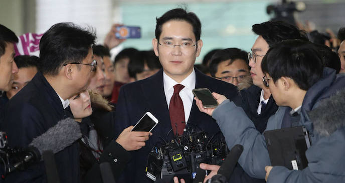 El Vicepresidente De Samsung Lee Jae yong c Llega a La Oficina Del Consejo Independiente Para Ser Interrogado En Seúl Foto Efe